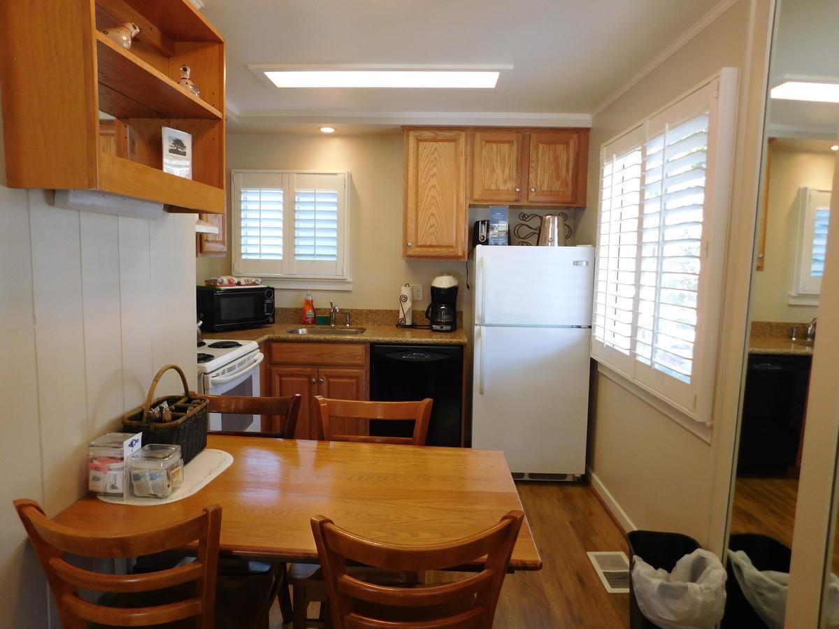 Pine Acres Lodge Pacific Grove Exterior foto