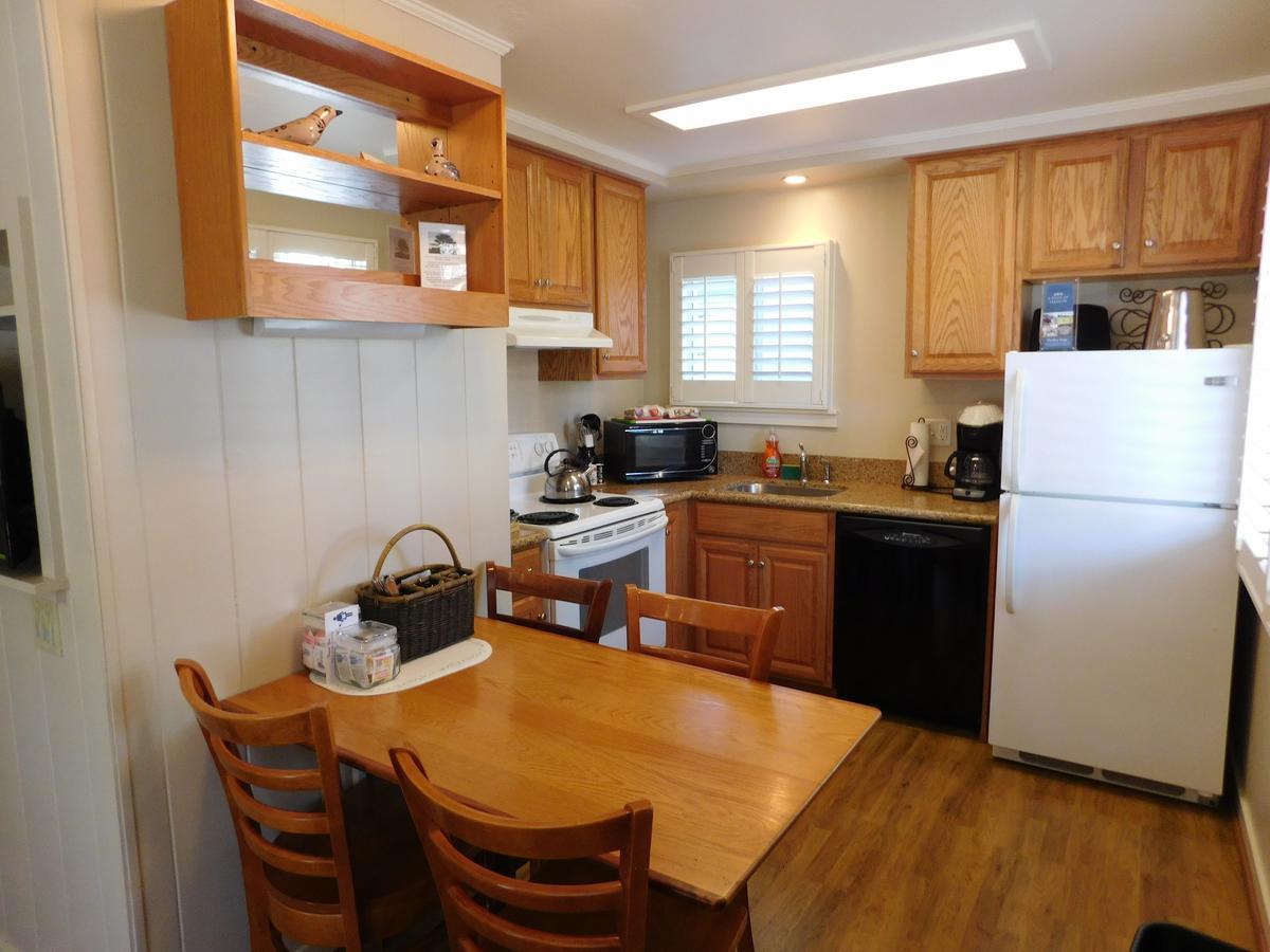 Pine Acres Lodge Pacific Grove Exterior foto